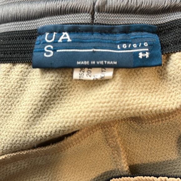 Under Armour stretch khaki pants size large - Picture 5 of 5